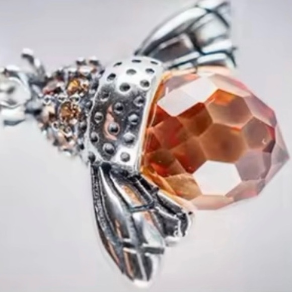 “Amber Abdomen Queen Bee” Faceted Tomenta Bumblebee Honeybee Victorian Necklace - Picture 6 of 16